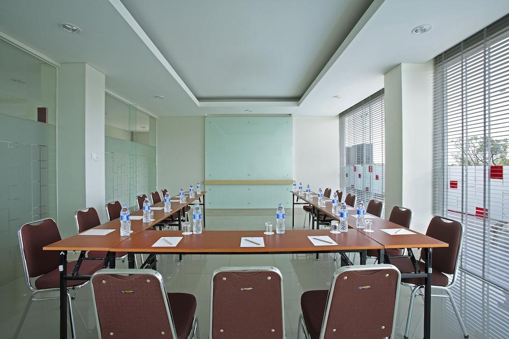 Amaris Hotel Bekasi Barat Dış mekan fotoğraf